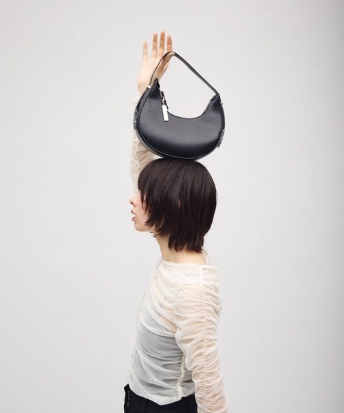 TONER（トナー）の「メタルポイント三日月ミニバッグ/ロゴプレート付き（ハンドバッグ・レディース・ホワイト/ブラウン/グリーン/ブラック/シルバー・FREE）」の21枚目の写真