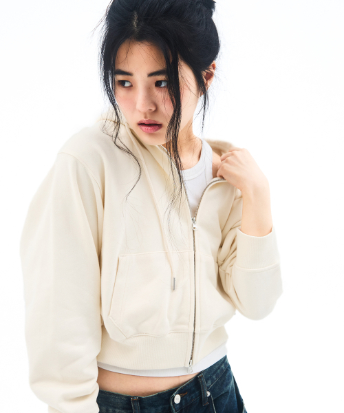 AMESWORLDWIDE(アメスワールドワイド)の「BASIC SMALL LOGO HOODIE ZIP UP CREAM(パーカー・レディース・その他・LARGE/SMALL/MEDIUM)」の8枚目の写真