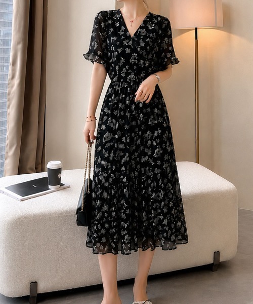 mielu(ミエル)の「半袖花柄ロングワンピース(ワンピース・レディース・ブラック/ホワイト・MEDIUM/LARGE)」の4枚目の写真