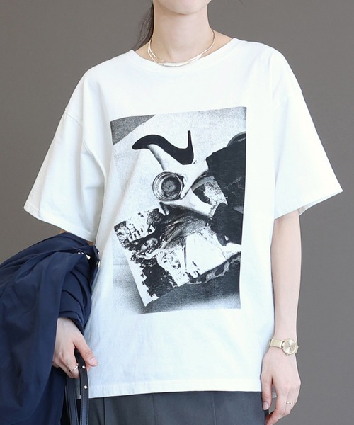 Aletta vita(アレッタビータ)の「綿天竺フォトTシャツ(Tシャツ/カットソー・レディース・杢グレー/オフホワイト・FREE)」の2枚目の写真