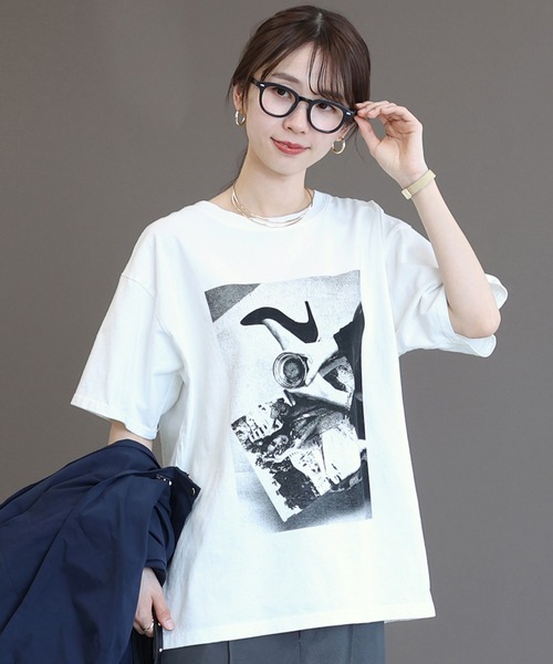 Aletta vita(アレッタビータ)の「綿天竺フォトTシャツ(Tシャツ/カットソー・レディース・杢グレー/オフホワイト・FREE)」の3枚目の写真