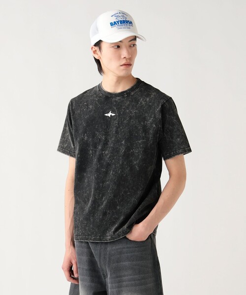 BEAMS HEART(ビームスハート)の「【6/18値下げ】メタリックプリント ワンポイントTシャツ(ユニセックス)(Tシャツ/カットソー・メンズ・ブラック/ベージュ・LARGE/SMALL/MEDIUM)」の2枚目の写真