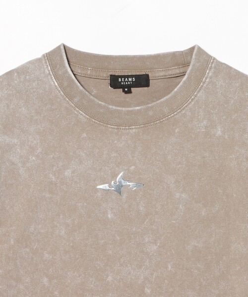 BEAMS HEART(ビームスハート)の「【6/18値下げ】メタリックプリント ワンポイントTシャツ(ユニセックス)(Tシャツ/カットソー・メンズ・ブラック/ベージュ・LARGE/SMALL/MEDIUM)」の14枚目の写真