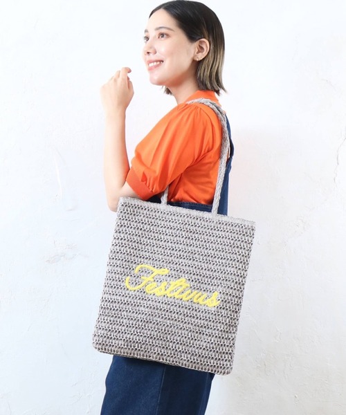 MILLION CARATS(ミリオンカラッツ)の「サガラ刺繍が映える、軽やかペーパーメッシュの夏映えフラットトートバッグ ※A4対応・軽量(トートバッグ・レディース・オフホワイト/グレー/チャコールグレー/ベージュ・FREE)」の3枚目の写真