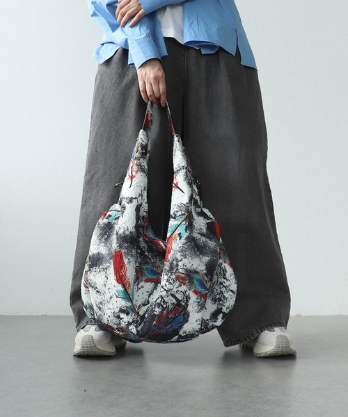 Cepica(セピカ)の「牛革×フェザープリントビッグBAG(トートバッグ・レディース・マルチ・FREE)」の4枚目の写真
