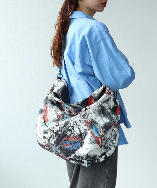 Cepica(セピカ)の「牛革×フェザープリントビッグBAG(トートバッグ・レディース・マルチ・FREE)」の5枚目の写真