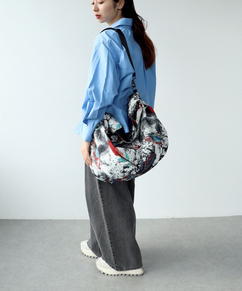 Cepica(セピカ)の「牛革×フェザープリントビッグBAG(トートバッグ・レディース・マルチ・FREE)」の8枚目の写真
