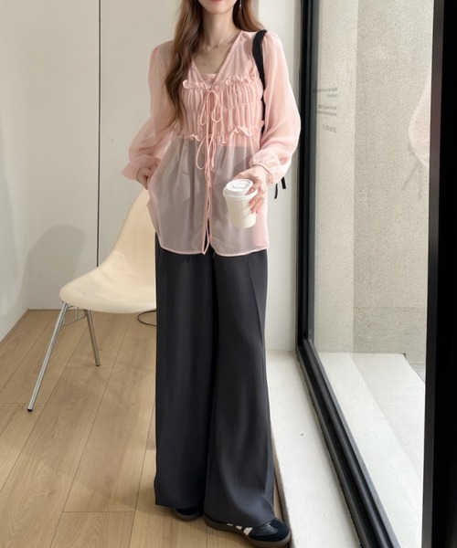 Ada.(エイダ)の「フロントギャザー ビスチェ風 Vネックシアーブラウス(シャツ/ブラウス・レディース・ブルー/アイボリー/ピンク・FREE)」の21枚目の写真
