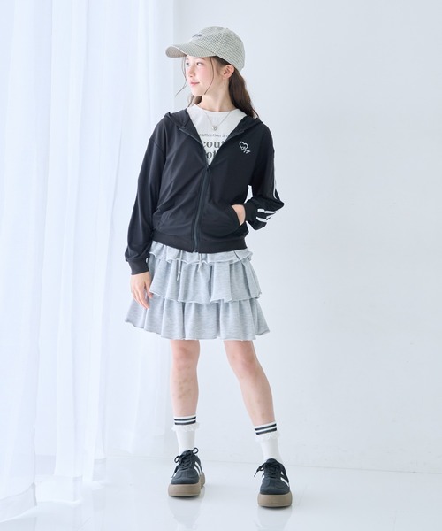 Amourire girl(アムリールガール)の「袖ラインリボン薄手パーカー(パーカー・キッズ・ホワイト/ブラック・140cm/130cm/160cm/150cm)」の5枚目の写真