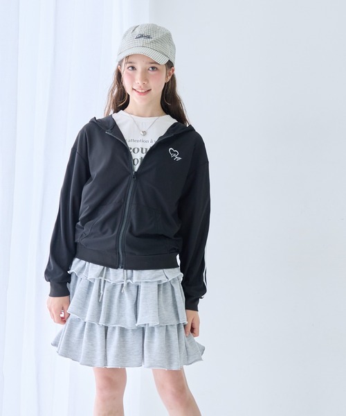 Amourire girl(アムリールガール)の「袖ラインリボン薄手パーカー(パーカー・キッズ・ホワイト/ブラック・140cm/130cm/160cm/150cm)」の6枚目の写真