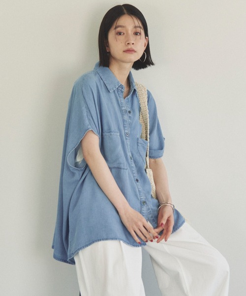 Doux archives(ドゥアルシーヴ)の「【名品】ソフトデニム2WAYフレンチシャツ(シャツ/ブラウス・レディース・サックスブルー/ブルー・FREE)」の2枚目の写真