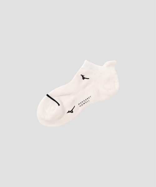 MARGARET HOWELL（マーガレットハウエル）の「ANKLE SPORTS SOCKS（ソックス/靴下・レディース・レッド系その他2/ブラック/ホワイト・-）」の2枚目の写真