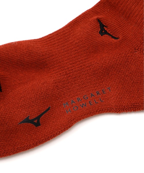 MARGARET HOWELL（マーガレットハウエル）の「ANKLE SPORTS SOCKS（ソックス/靴下・レディース・レッド系その他2/ブラック/ホワイト・-）」の5枚目の写真