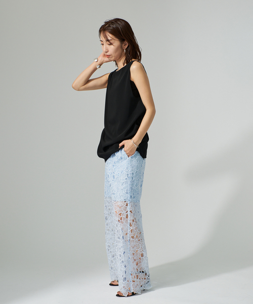 VERMEIL par iena(ヴェルメイユパーイエナ)の「Open Back Cocoon トップ(シャツ/ブラウス・レディース・ブラック/ホワイト・FREE)」の4枚目の写真