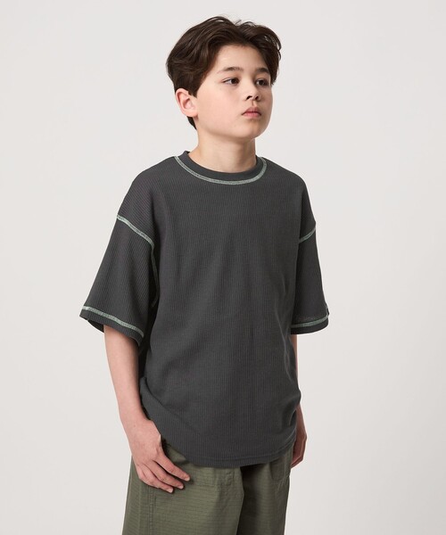 green label relaxing(グリーンレーベルリラクシング)の「【スタメンシリーズ】ドライワッフル 配色ステッチ Tシャツ / キッズ 100cm-160cm(Tシャツ/カットソー・キッズ・ライトブルー/ダークグレー/イエロー・130cm/120cm/110cm/100cm/160cm/150cm/140cm)」の7枚目の写真