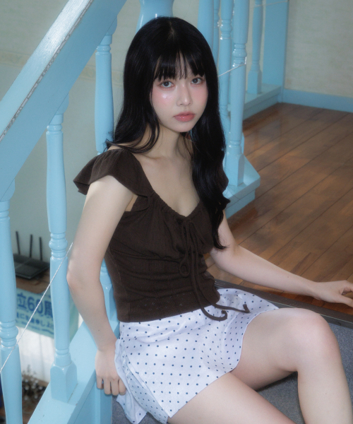 ROSEFRANTZ（ロゼフランツ）の「Ribbon Shirring Sleeveless [Brown]（Tシャツ/カットソー・レディース・ブラウン・OS）」の5枚目の写真