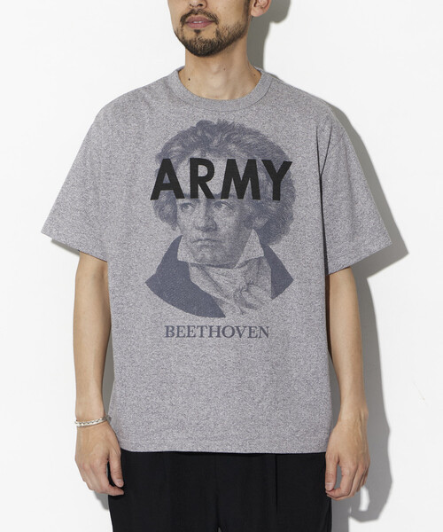 Alpha Industries（アルファインダストリーズ）の「Alpha Industries/アルファ インダストリーズ 別注 ARMY ベートーベン プリントTシャツ（Tシャツ/カットソー・メンズ・グレー・MEDIUM/LARGE/X-LARGE）」の12枚目の写真