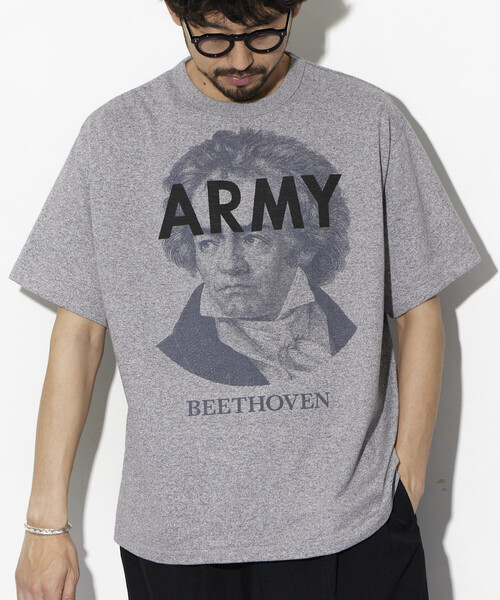 Alpha Industries（アルファインダストリーズ）の「Alpha Industries/アルファ インダストリーズ 別注 ARMY ベートーベン プリントTシャツ（Tシャツ/カットソー・メンズ・グレー・MEDIUM/LARGE/X-LARGE）」の14枚目の写真