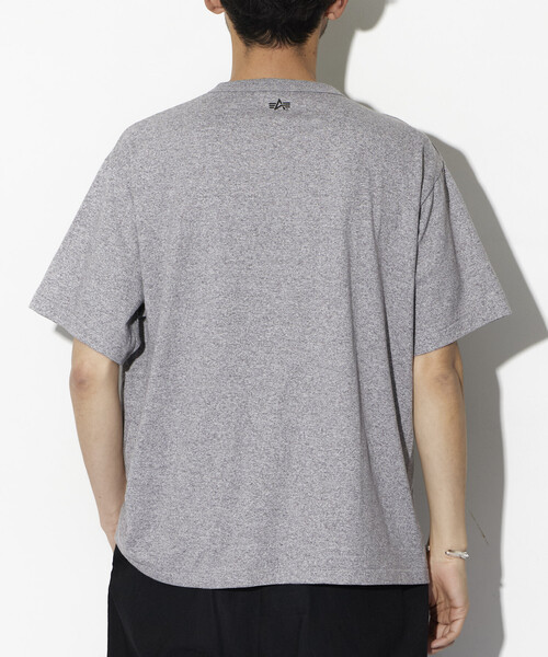 Alpha Industries（アルファインダストリーズ）の「Alpha Industries/アルファ インダストリーズ 別注 ARMY ベートーベン プリントTシャツ（Tシャツ/カットソー・メンズ・グレー・MEDIUM/LARGE/X-LARGE）」の16枚目の写真