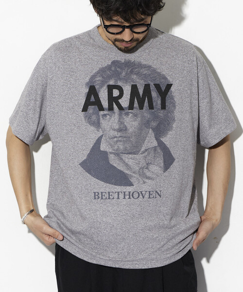 Alpha Industries（アルファインダストリーズ）の「Alpha Industries/アルファ インダストリーズ 別注 ARMY ベートーベン プリントTシャツ（Tシャツ/カットソー・メンズ・グレー・MEDIUM/LARGE/X-LARGE）」の17枚目の写真