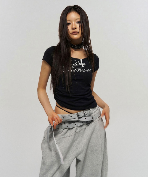 SCHISM INDUCING（スキズムインデューシング）の「UNBALANCED SHIRRED T SHIRT BLACK（Tシャツ/カットソー・レディース・その他・FREE）」の5枚目の写真