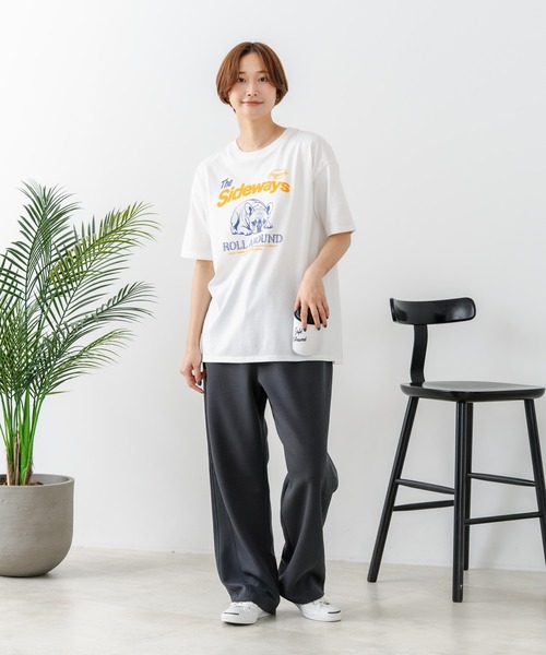 fort point（フォーポイント）の「【C-FORT POINT/フォートポイント】【ゆったりルーズシルエット】フレンチブルドッグ×カレッジ風ロゴTシャツ フレブル 犬好き 古着風 ヴィンテージ風 おしゃれ 可愛い（Tシャツ/カットソー・レディース・ライトグレー/チャコールグレー/オフホワイト・FREE）」の13枚目の写真