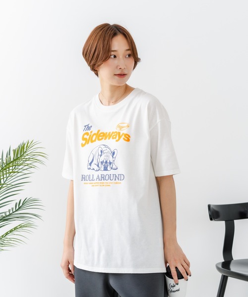 fort point（フォーポイント）の「【C-FORT POINT/フォートポイント】【ゆったりルーズシルエット】フレンチブルドッグ×カレッジ風ロゴTシャツ フレブル 犬好き 古着風 ヴィンテージ風 おしゃれ 可愛い（Tシャツ/カットソー・レディース・ライトグレー/チャコールグレー/オフホワイト・FREE）」の15枚目の写真