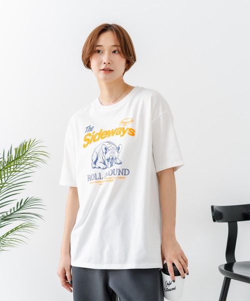 fort point（フォーポイント）の「【C-FORT POINT/フォートポイント】【ゆったりルーズシルエット】フレンチブルドッグ×カレッジ風ロゴTシャツ フレブル 犬好き 古着風 ヴィンテージ風 おしゃれ 可愛い（Tシャツ/カットソー・レディース・ライトグレー/チャコールグレー/オフホワイト・FREE）」の16枚目の写真