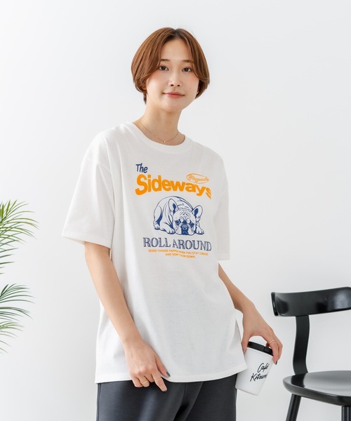 fort point（フォーポイント）の「【C-FORT POINT/フォートポイント】【ゆったりルーズシルエット】フレンチブルドッグ×カレッジ風ロゴTシャツ フレブル 犬好き 古着風 ヴィンテージ風 おしゃれ 可愛い（Tシャツ/カットソー・レディース・ライトグレー/チャコールグレー/オフホワイト・FREE）」の17枚目の写真