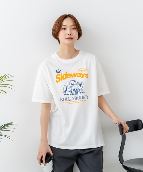 fort point（フォーポイント）の「【C-FORT POINT/フォートポイント】【ゆったりルーズシルエット】フレンチブルドッグ×カレッジ風ロゴTシャツ フレブル 犬好き 古着風 ヴィンテージ風 おしゃれ 可愛い（Tシャツ/カットソー・レディース・ライトグレー/チャコールグレー/オフホワイト・FREE）」の19枚目の写真