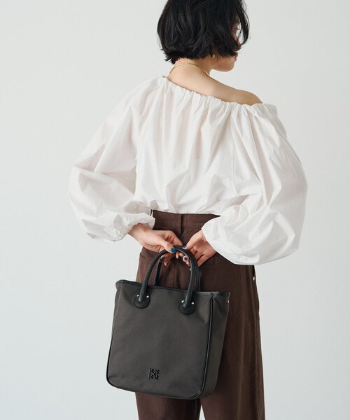 russet(ラシット)の「【撥水】コーデュラナイロンスクエアトートバッグ(トートバッグ・レディース・ダークブラウン/グレー系その他・FREE)」の4枚目の写真