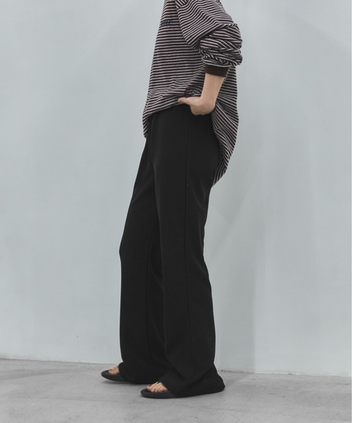 feepur(フェピュール)の「【TALLサイズあり】リラックスフレアパンツ(その他パンツ・レディース・ブラック・TALL/MEDIUM/SMALL)」の19枚目の写真