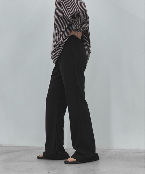 feepur(フェピュール)の「【TALLサイズあり】リラックスフレアパンツ(その他パンツ・レディース・ブラック・TALL/MEDIUM/SMALL)」の21枚目の写真