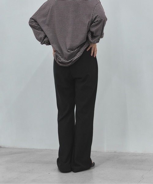 feepur(フェピュール)の「【TALLサイズあり】リラックスフレアパンツ(その他パンツ・レディース・ブラック・TALL/MEDIUM/SMALL)」の22枚目の写真
