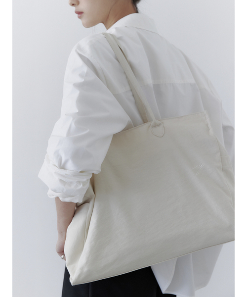 VEY（ヴェイ）の「Hour Bag (Ivory)（ショルダーバッグ・レディース・その他・FREE）」の2枚目の写真