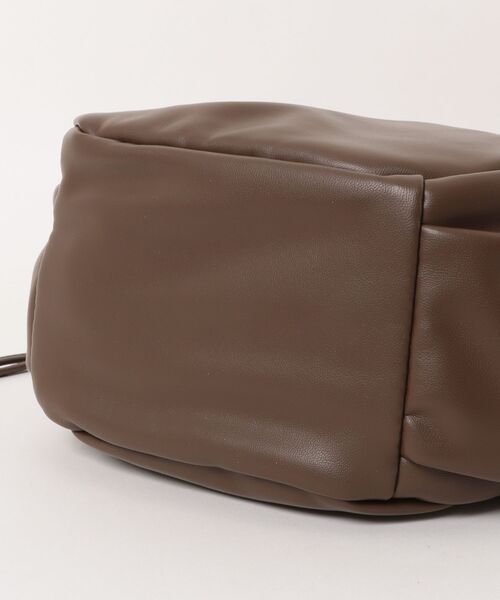 OUTDOOR PRODUCTS(アウトドアプロダクツ)の「【OUTDOOR PRODUCTS】Egg Shoulder Bag(ショルダーバッグ・レディース・ブラック/レッド/アイボリー/ブラウン・FREE)」の6枚目の写真