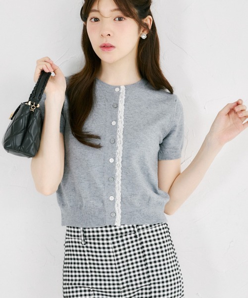 tocco closet(トッコ クローゼット)の「【ZOZO限定】バイカラー釦レースライン装飾半袖ニットカーディガン(カーディガン/ボレロ・レディース・ブルー/アイボリー/ピンク/グレー・M)」の1枚目の写真