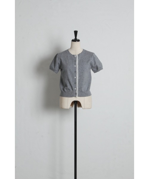 tocco closet(トッコ クローゼット)の「【ZOZO限定】バイカラー釦レースライン装飾半袖ニットカーディガン(カーディガン/ボレロ・レディース・ブルー/アイボリー/ピンク/グレー・M)」の11枚目の写真