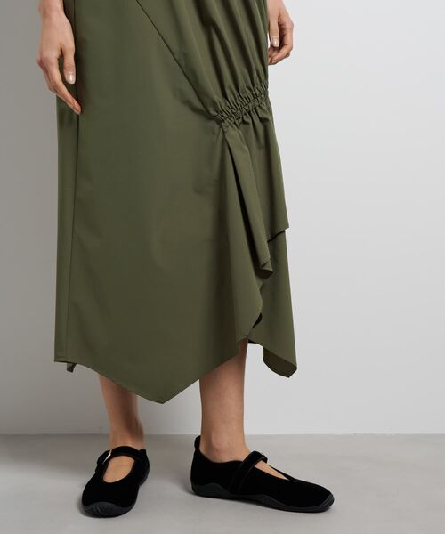 LANVIN en Bleu(ランバンオンブルー)の「撥水アシンメトリーギャザースカート(スカート・レディース・ブラック/カーキ・36/38)」の11枚目の写真