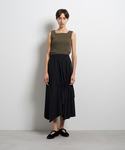 LANVIN en Bleu(ランバンオンブルー)の「撥水アシンメトリーギャザースカート(スカート・レディース・ブラック/カーキ・36/38)」の12枚目の写真