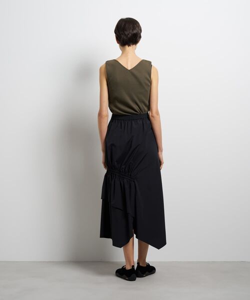 LANVIN en Bleu(ランバンオンブルー)の「撥水アシンメトリーギャザースカート(スカート・レディース・ブラック/カーキ・36/38)」の14枚目の写真