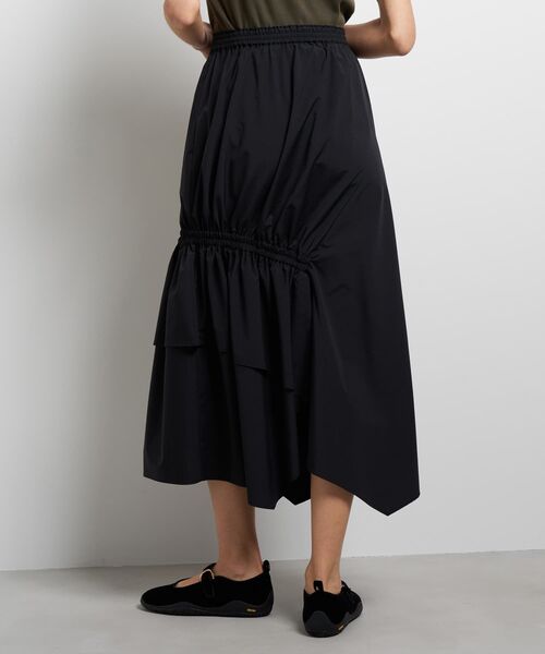 LANVIN en Bleu(ランバンオンブルー)の「撥水アシンメトリーギャザースカート(スカート・レディース・ブラック/カーキ・36/38)」の17枚目の写真