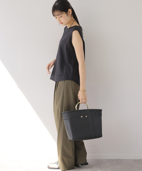 JOURNAL STANDARD relume(ジャーナルスタンダード レリューム)の「ラミーレーヨンノースリーブブラウス(シャツ/ブラウス・レディース・ブラック/ブラウン・FREE)」の4枚目の写真