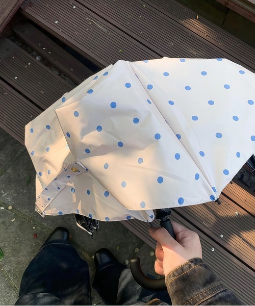 LA VORAGINE（ラ ヴォラジネ）の「【晴雨兼用】ミルキードット折りたたみ傘（折りたたみ傘・レディース・White/アイボリー/Black/GRAY/PINK/BROWN・FREE）」の2枚目の写真