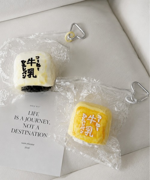 NOLITA LABORATORY(ノリータラボラトリー)の「【 NOLITA / ノリータ 】食品サンプル風 スクイーズ バッグチャーム / 牛乳パックモチーフ キーホルダー Y2K(チャーム・キッズ・ホワイト/イエロー・FREE)」の5枚目の写真