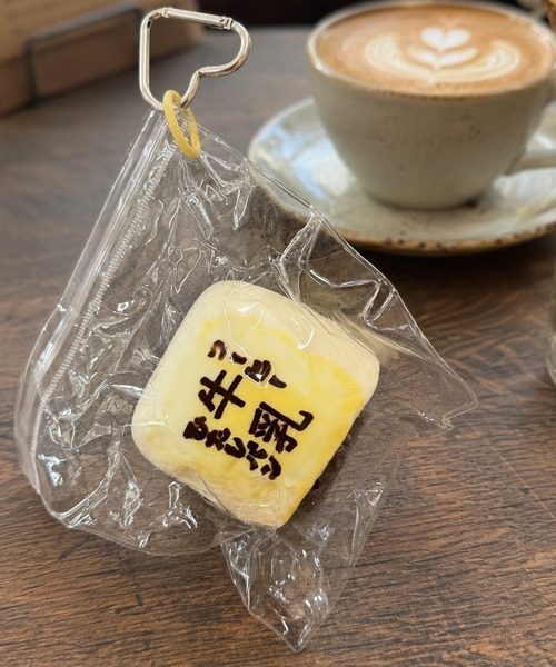 NOLITA LABORATORY(ノリータラボラトリー)の「【 NOLITA / ノリータ 】食品サンプル風 スクイーズ バッグチャーム / 牛乳パックモチーフ キーホルダー Y2K(チャーム・キッズ・ホワイト/イエロー・FREE)」の6枚目の写真