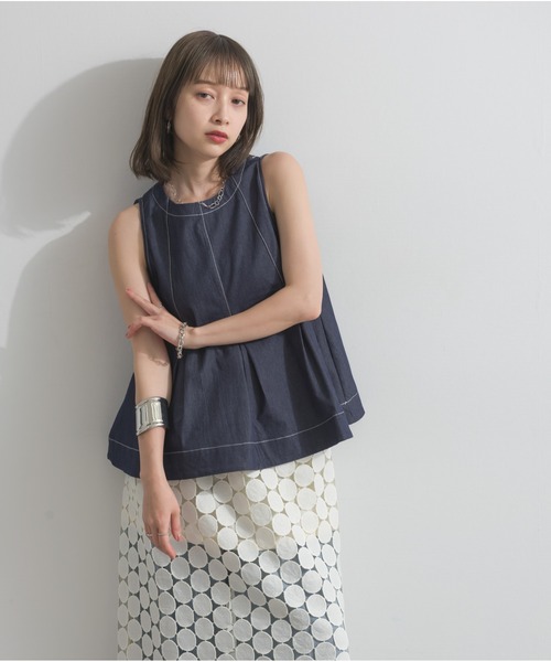 OandI（オーアンドアイ）の「フロントタックノースリーブトップス（タンクトップ・レディース・ブラック/ホワイト/インディゴブルー・FREE）」の3枚目の写真