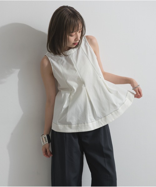 OandI（オーアンドアイ）の「フロントタックノースリーブトップス（タンクトップ・レディース・ブラック/ホワイト/インディゴブルー・FREE）」の14枚目の写真