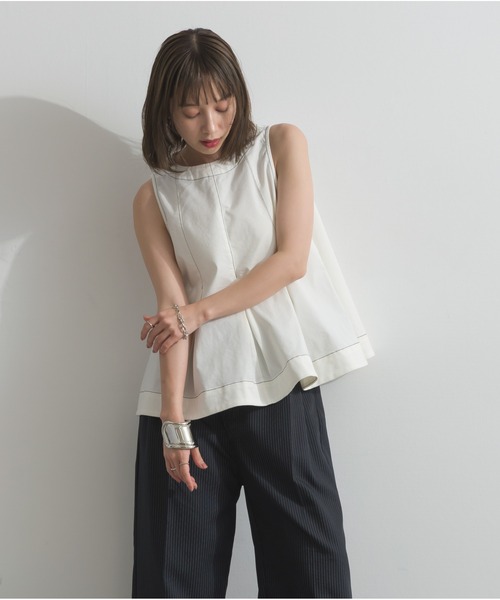OandI（オーアンドアイ）の「フロントタックノースリーブトップス（タンクトップ・レディース・ブラック/ホワイト/インディゴブルー・FREE）」の11枚目の写真