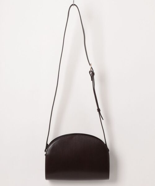 A.P.C.（アーペーセー）の「SAC DEMI-LUNE（ショルダーバッグ・レディース・ブラウン系その他・ONESIZE）」の2枚目の写真